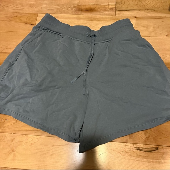 Lululemon All Yours High Rise Short, sz 10 - Picture 2 of 3
